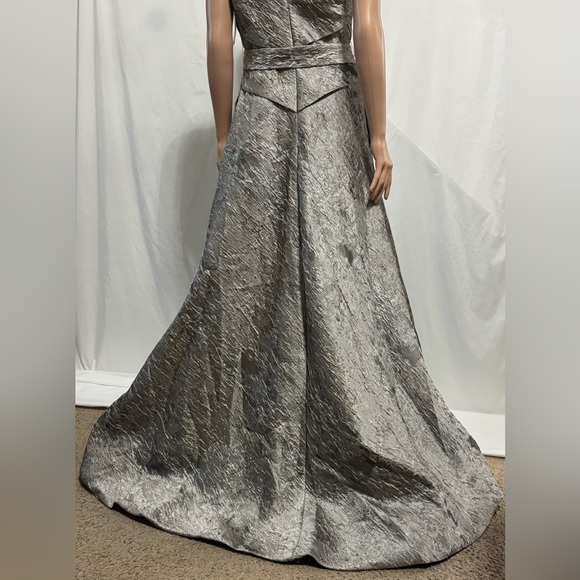 Rene Ruiz Collection Astmmetric Metallic One Shoulder Brocade Gown L17115 Size 6 - Picture 4 of 14